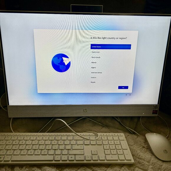 HP 24-dd0010 23'8" (256GB SSD, AMD Athlon 3050U, 2.3GHz, 8GB RAM) All-in-One PC - Picture 6 of 7